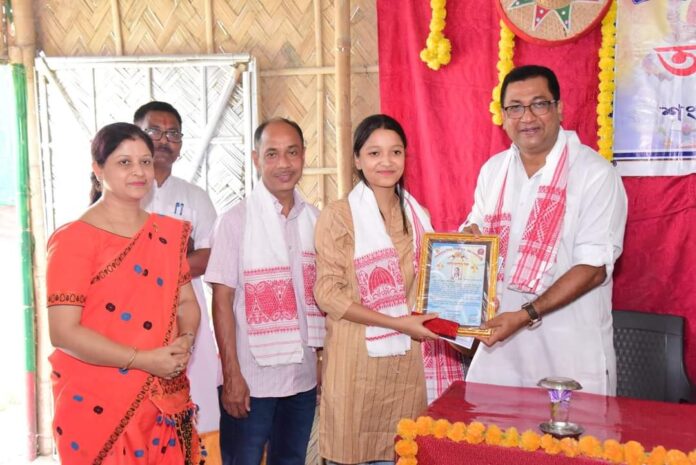 সদ্যঘোষিত হাইস্কুল শিক্ষান্ত পৰীক্ষাত সুখ্যাতিৰে উত্তীৰ্ণ শিক্ষাৰ্থীসকলক সম্বৰ্ধনা।