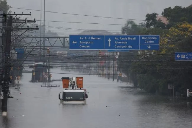 ব্ৰাজিলৰ আটাইতকৈ ভয়াৱহ বতৰ দুৰ্যোগৰ ফলত ১৪৩ জন লোকৰ মৃত্যু হৈছে।