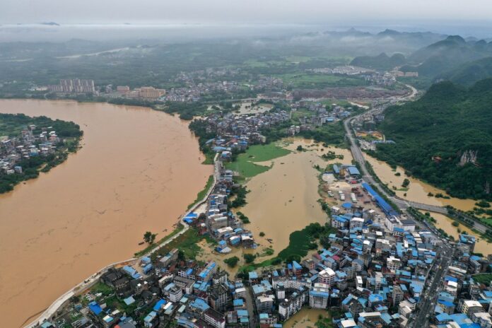 বৰষুণৰ ধুমুহাত জৰুৰীকালীন সঁহাৰি বৃদ্ধি কৰিছে চীনে।