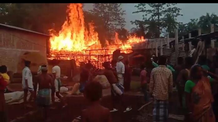 জুৰীয়াৰ উত্তৰ খাটোৱালৰ নুৰুল ইছলামৰ তামোল ফেক্টৰীত ভয়ংকৰ অগ্নি কাণ্ড৷