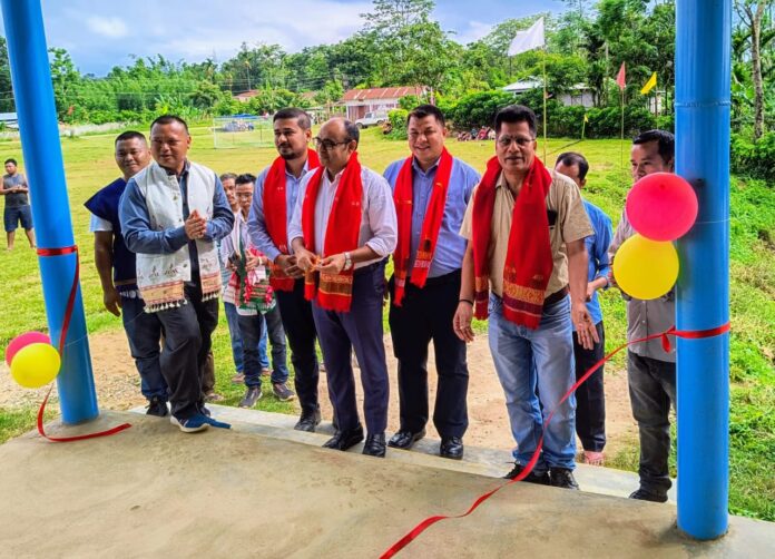 স্থানীয় প্ৰতিভাক লালন-পালন কৰাৰ ক্ষেত্ৰত ৫০০ৰো অধিক হিতাধিকাৰীক সহায় কৰাৰ পদক্ষেপৰ অংশ হিচাপে ডালমিয়া ভাৰত ফাউণ্ডেচনে অসমৰ ছোটোলাংলাইত এখন সাংস্কৃতিক মঞ্চ উদ্বোধন কৰিছে।