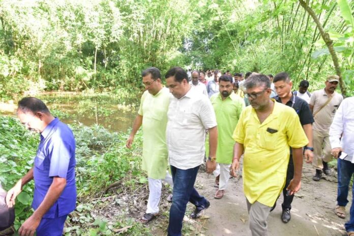 বিগত কেইটামান দিন ধৰি নগাঁও জিলাৰ জুৰীয়া আৰু ধিং অঞ্চলত এটা বাঘৰ বিচৰণে ৰাইজৰ মাজত সন্ত্ৰাসৰ সৃষ্টি কৰিছে।