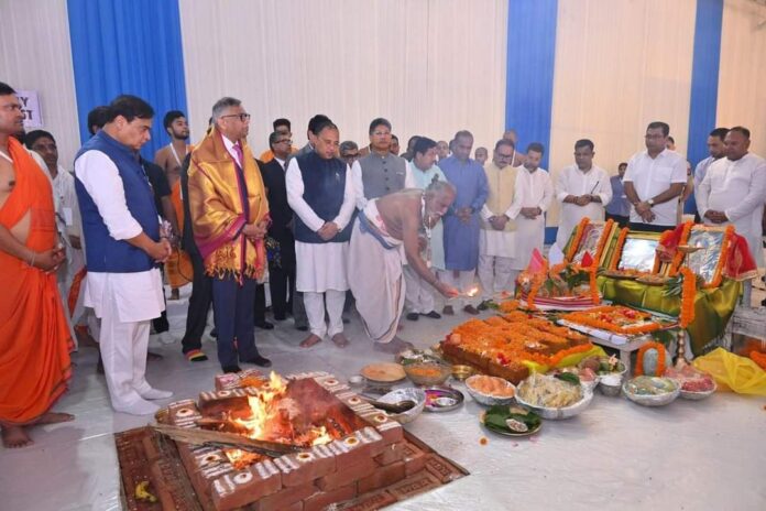 জাগীৰোডত টাটা ইলেক্ট্ৰনিক্স প্ৰাইভেট লিমিটেড গোষ্ঠীয়ে ২৭ হাজাৰ কোটি টকা ব্যয়েৰে নিৰ্মাণ কৰিবলগীয়া ছেমিকণ্ডাক্টৰ ইউনিটৰ মুকলি অনুষ্ঠান