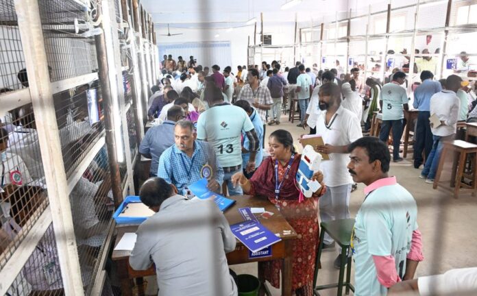 Erode East bypolls: কটকটীয়া নিৰাপত্তাৰ মাজত গণনা আৰম্ভ, প্ৰাৰম্ভিক ধাৰাত আগবাঢ়ি আছে ডি এম কে